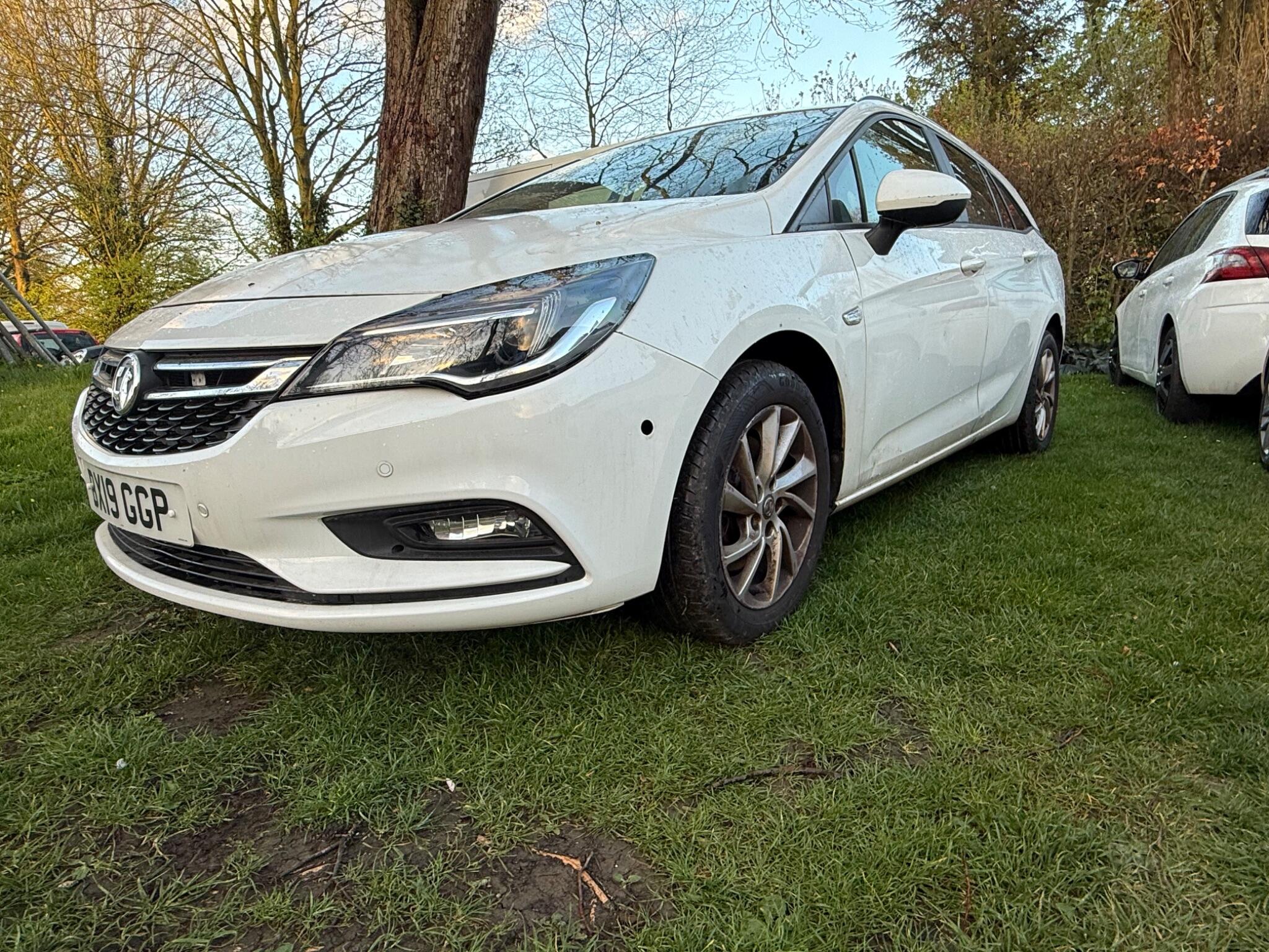 Vauxhall Astra 1.6 CDTi BlueInjection SRi Nav Sports Tourer Auto Euro 6 (s/s) 5dr — photo 24 of 44